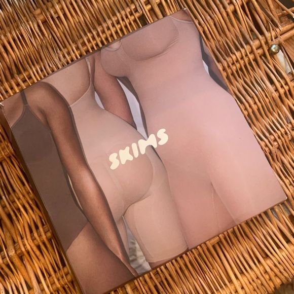 NWT Skims Sculpting Bodysuit with Snap in Onyx - PRICE FIRM - Picture 4 of 4